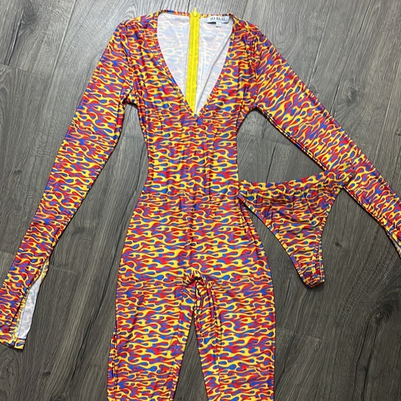 Gsuwoo flame jumpsuit with matching panties - Picture 4 of 11